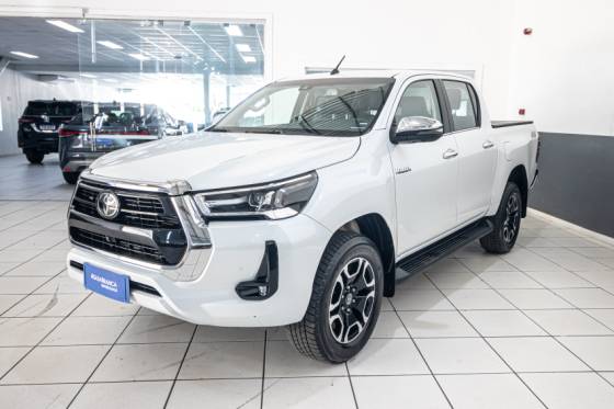 TOYOTA HILUX 2.8 D-4D TURBO DIESEL CD SRX 4X4 AUTOMÁTICO TOYOTA HILUX 2.8 D-4D TURBO DIESEL CD SRX 4X4 AUTOMÁTICO